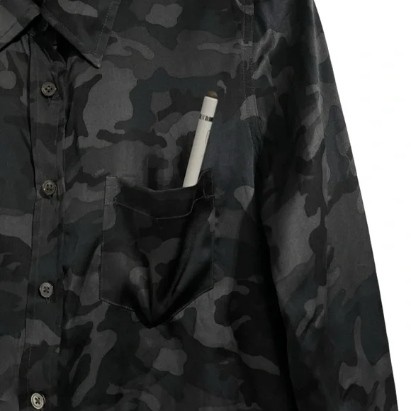 Equipment Femme Camo Button Down Shirt Size M - Picture 7 of 11